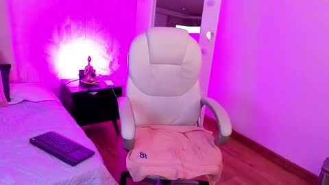 golden_muse online show from 04-21-26, 03:57