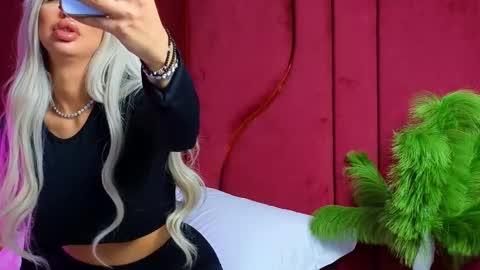 Snapshot of goldenamberx chatting on 02-28-25, 05:37 GoldenAmberX online show from 02-28-25, 05:37