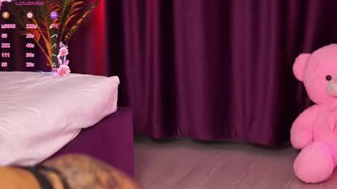 Snapshot of goldenamberx chatting on 03-10-25, 08:01 GoldenAmberX online show from 03-10-25, 08:01