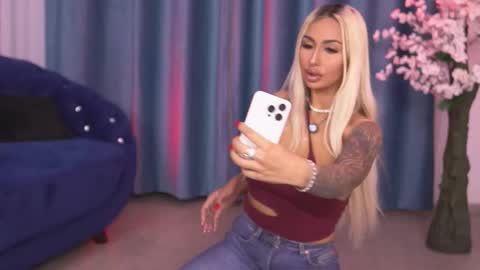 Snapshot of goldenamberx chatting on 10-14-25, 04:35 GoldenAmberX online show from 10-14-25, 04:35