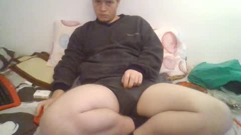 Snapshot of goldenboy207 chatting on 12-18-25, 01:28 goldenboy207 online show from 12-18-25, 01:28