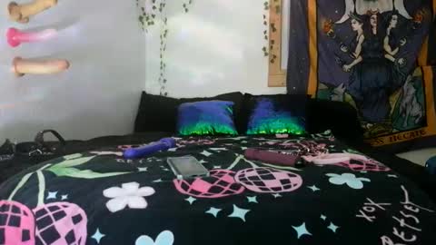 XxPretentious PeachxX online show from 06-07-26, 08:29