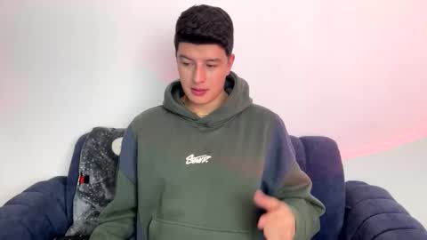 Snapshot of goldenknight33 chatting on 12-05-25, 04:14 goldenknight33 online show from 12-05-25, 04:14