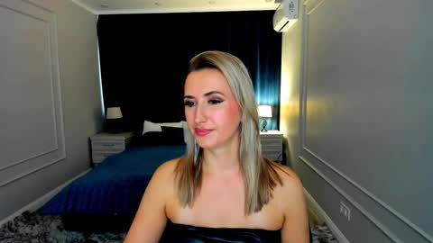 Olivia online show from 09-18-25, 03:41