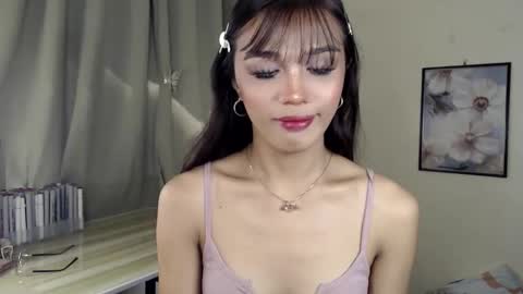 Snapshot of goldenlily69 chatting on 11-25-25, 05:29 Lily is Gold online show from 11-25-25, 05:29