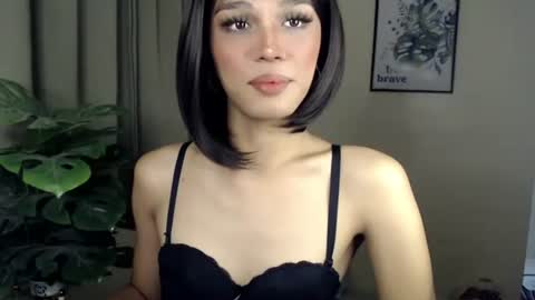 Lily is Gold online show from 06-06-26, 08:52
