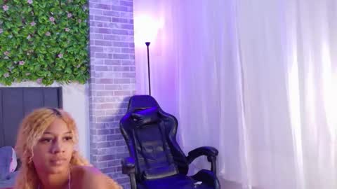 Snapshot of goldenluna chatting on 09-11-25, 03:50 Moon online show from 09-11-25, 03:50