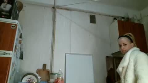 Christie online show from 11-18-25, 04:33