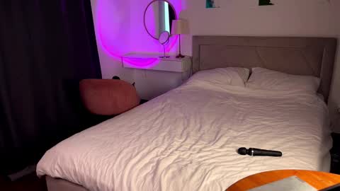 Snapshot of goldydee chatting on 11-12-25, 10:04 Dee online show from 11-12-25, 10:04