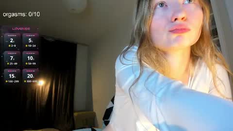 Snapshot of goodg_oddamn chatting on 08-02-26, 08:18 SOPHIE online show from 08-02-26, 08:18