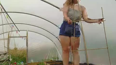 Layla online show from 07-25-26, 02:03