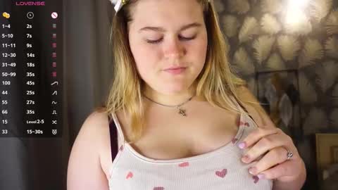 Snapshot of gorgeous_beaux chatting on 10-06-25, 06:38 Sexy Mona 3 online show from 10-06-25, 06:38