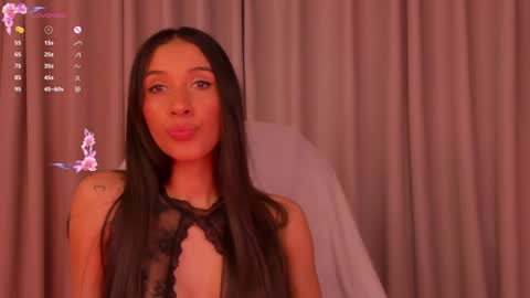 Snapshot of gorgeous_brunette chatting on 01-28-25, 09:08 Rose online show from 01-28-25, 09:08