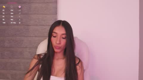 Snapshot of gorgeous_brunette chatting on 02-04-26, 06:30 Rose online show from 02-04-26, 06:30