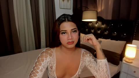 Snapshot of gorgeous_dark_luna chatting on 01-05-25, 05:09 RIANA online show from 01-05-25, 05:09