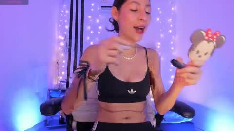 i am Jessi  I love animals and drawing I hope to get along with everyone. XOXO online show from 04-10-26, 07:18