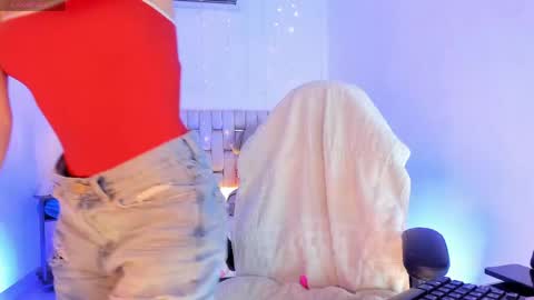 i am Jessi  I love animals and drawing I hope to get along with everyone. XOXO online show from 04-24-26, 08:00