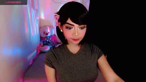Snapshot of gorgeoustransgirl chatting on 12-12-24, 11:29 Emmy online show from 12-12-24, 11:29