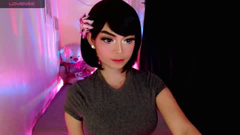 Snapshot of gorgeoustransgirl chatting on 12-15-24, 12:17 Emmy online show from 12-15-24, 12:17