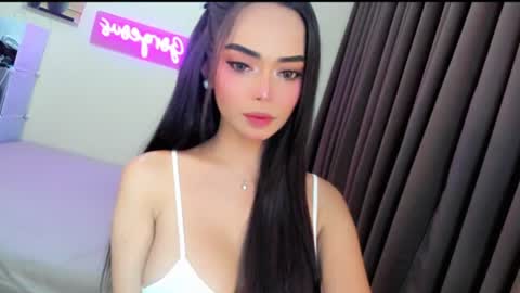 Snapshot of gorgeoustransgirl chatting on 07-05-26, 06:48 Emmy online show from 07-05-26, 06:48