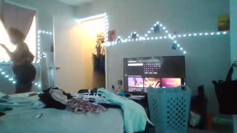 Snapshot of gotcake713 chatting on 10-05-25, 03:10 Sue Goddess online show from 10-05-25, 03:10