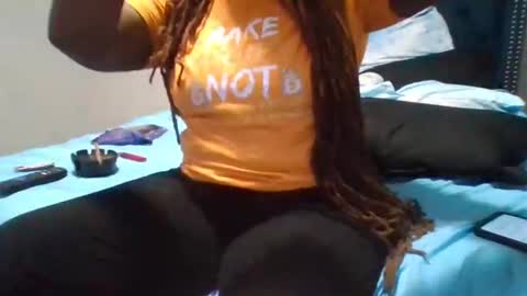 Snapshot of gotcake713 chatting on 11-25-25, 12:10 Sue Goddess online show from 11-25-25, 12:10