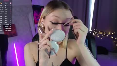 Snapshot of goth__tv chatting on 10-24-25, 12:34 Violeta online show from 10-24-25, 12:34