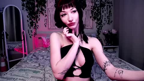 Snapshot of gothdesss chatting on 12-23-24, 03:07 online show from 12-23-24, 03:07