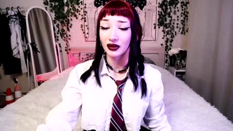 Snapshot of gothdesss chatting on 02-05-25, 03:02 online show from 02-05-25, 03:02