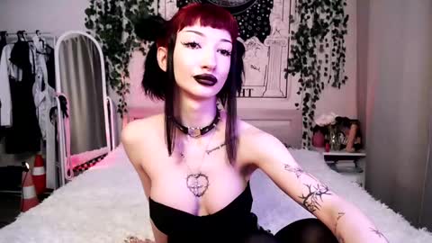 Snapshot of gothdesss chatting on 02-09-25, 04:36 online show from 02-09-25, 04:36