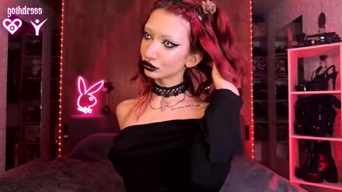 Snapshot of gothdesss chatting on 10-04-25, 10:30 online show from 10-04-25, 10:30