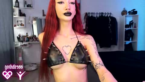 Snapshot of gothdesss chatting on 11-08-25, 06:57 online show from 11-08-25, 06:57