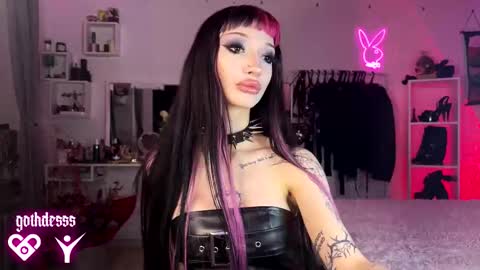 Snapshot of gothdesss chatting on 03-10-26, 02:16 online show from 03-10-26, 02:16