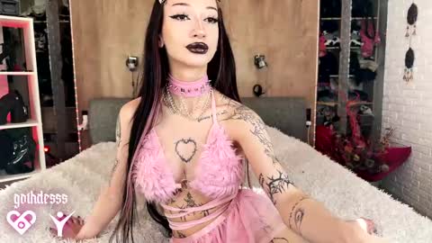 Snapshot of gothdesss chatting on 04-11-26, 04:39 online show from 04-11-26, 04:39