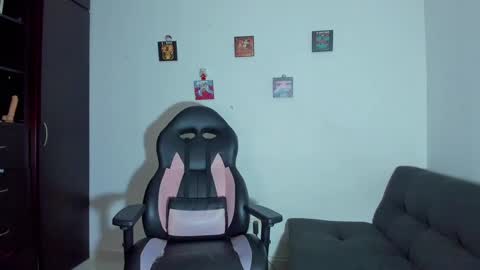 Snapshot of gothic9goddes chatting on 11-18-25, 01:00 GG online show from 11-18-25, 01:00