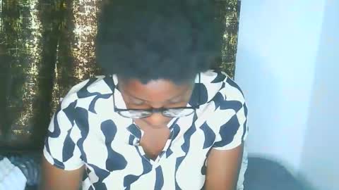 Snapshot of graceessy chatting on 10-21-25, 11:44 graceessy online show from 10-21-25, 11:44