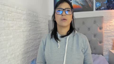 Snapshot of graceymilf999 chatting on 01-03-25, 11:03 Gracey Milf online show from 01-03-25, 11:03