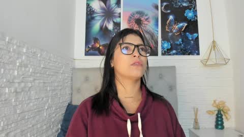 Snapshot of graceymilf999 chatting on 01-04-25, 11:00 Gracey Milf online show from 01-04-25, 11:00