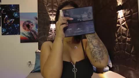 Snapshot of graceymilf999 chatting on 09-11-25, 11:43 Gracey Milf online show from 09-11-25, 11:43