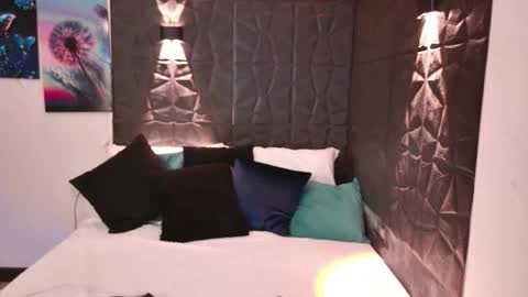 Snapshot of graceymilf999 chatting on 10-14-25, 11:22 Gracey Milf online show from 10-14-25, 11:22