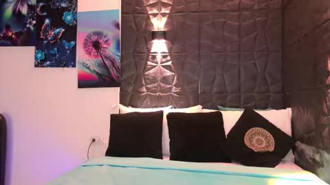 Snapshot of graceymilf999 chatting on 10-22-25, 11:32 Gracey Milf online show from 10-22-25, 11:32