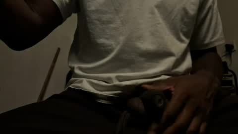 Snapshot of grandb33 chatting on 08-06-26, 01:29 BuffBlackThug online show from 08-06-26, 01:29