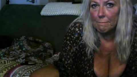 Snapshot of grannyisready61 chatting on 10-05-25, 01:37 Lisa online show from 10-05-25, 01:37