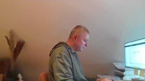 Snapshot of grau197077 chatting on 02-13-26, 10:44 grau197077 online show from 02-13-26, 10:44