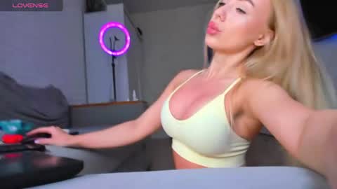Anny online show from 06-25-26, 05:45