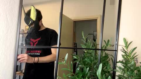 Snapshot of greekraul chatting on 10-27-25, 10:19 Raul The Greek online show from 10-27-25, 10:19