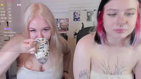 Snapshot of green_eyes_twinkl chatting on 11-14-25, 01:21 Lina 3 online show from 11-14-25, 01:21