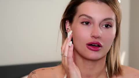 Snapshot of greengazon chatting on 10-26-25, 01:06 Kelly online show from 10-26-25, 01:06