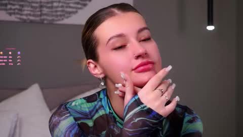 Snapshot of greengazon chatting on 11-13-25, 01:32 Kelly online show from 11-13-25, 01:32