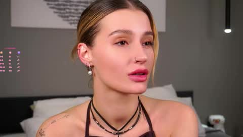 Snapshot of greengazon chatting on 11-16-25, 12:44 Kelly online show from 11-16-25, 12:44